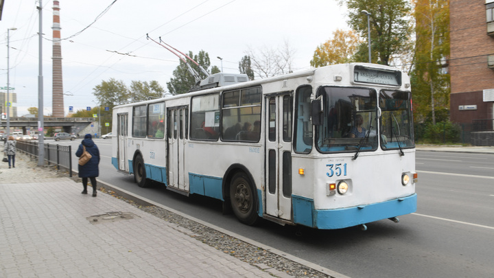 В Екатеринбурге кондуктор в троллейбусе заставила пассажирку купить у нее маску