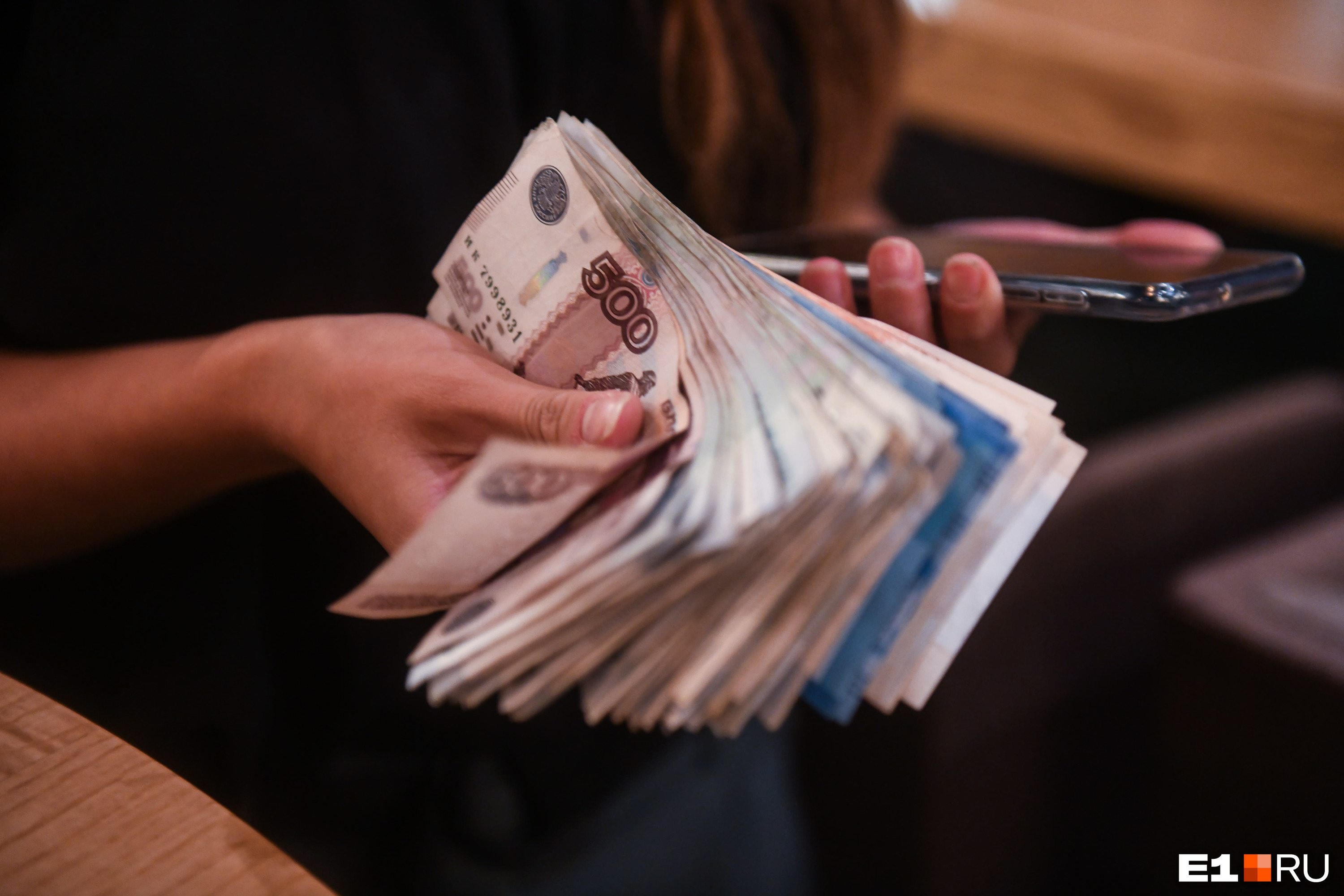 Свердловчанин отсудил у крупного банка пять миллионов рублей, которые у него похитили мошенники