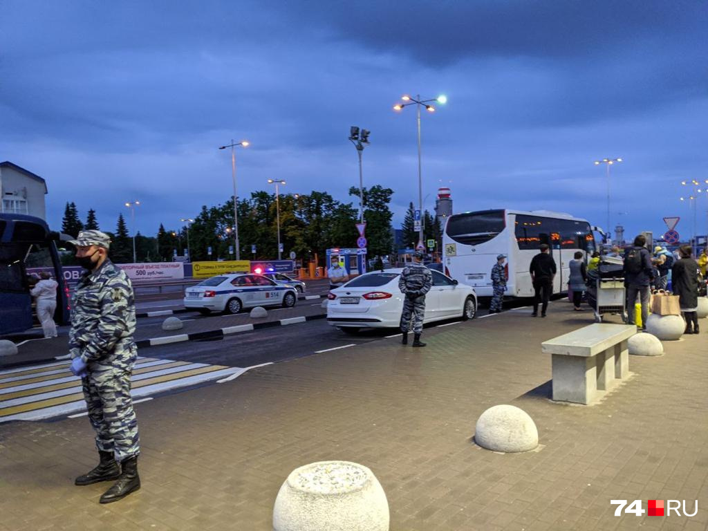 Из Уфы в Челябинск туристов везли под конвоем Из Уфы в Челябинск туристов везли под конвоем