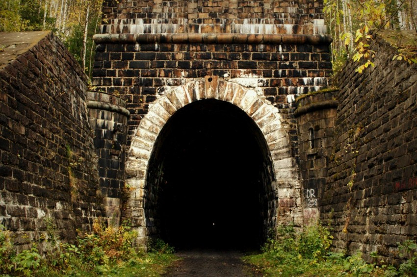 Дидинский тоннель привлекает туристов, которые любят мрачные и загадочные места