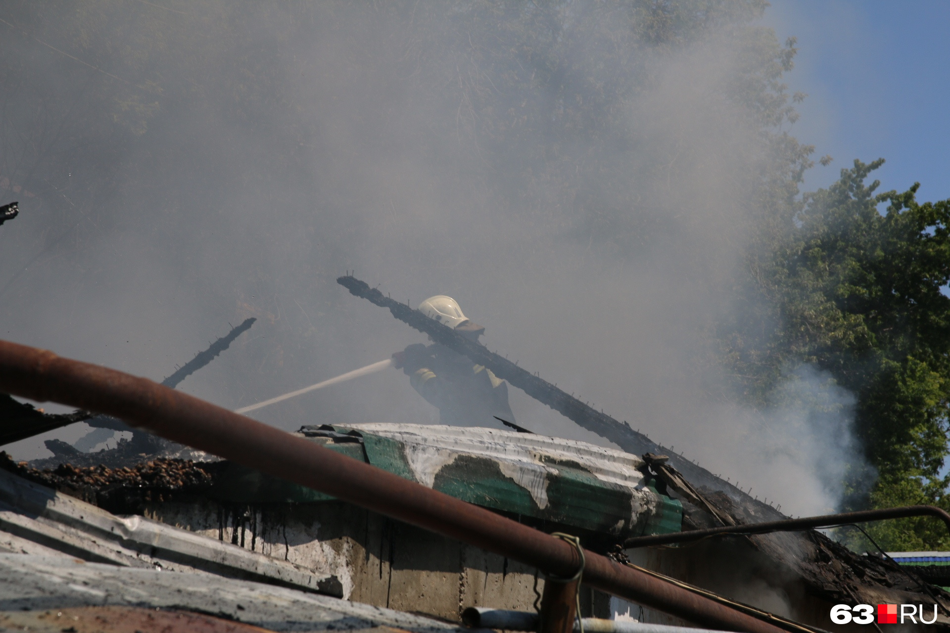 Пожар в Самаре 08.07.2022 на ул.Неверова,Запанской. Перевернулась пожарная машина в Запанском в Самара. Кемер пожары сегодня. Самара 15 мая трагедия в Запанское.