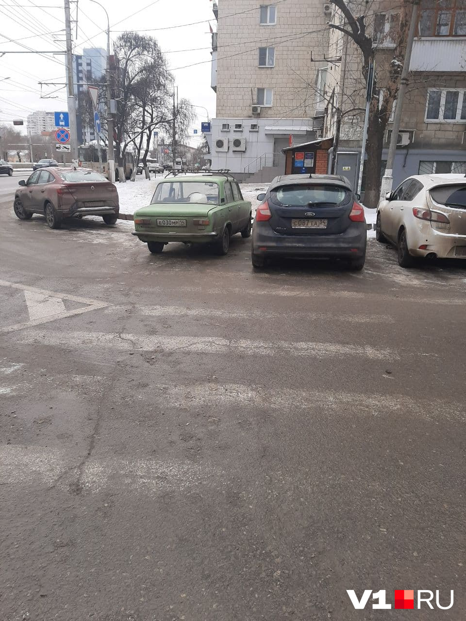 Да пешеходы тут не ходят! Да пешеходы тут не ходят!