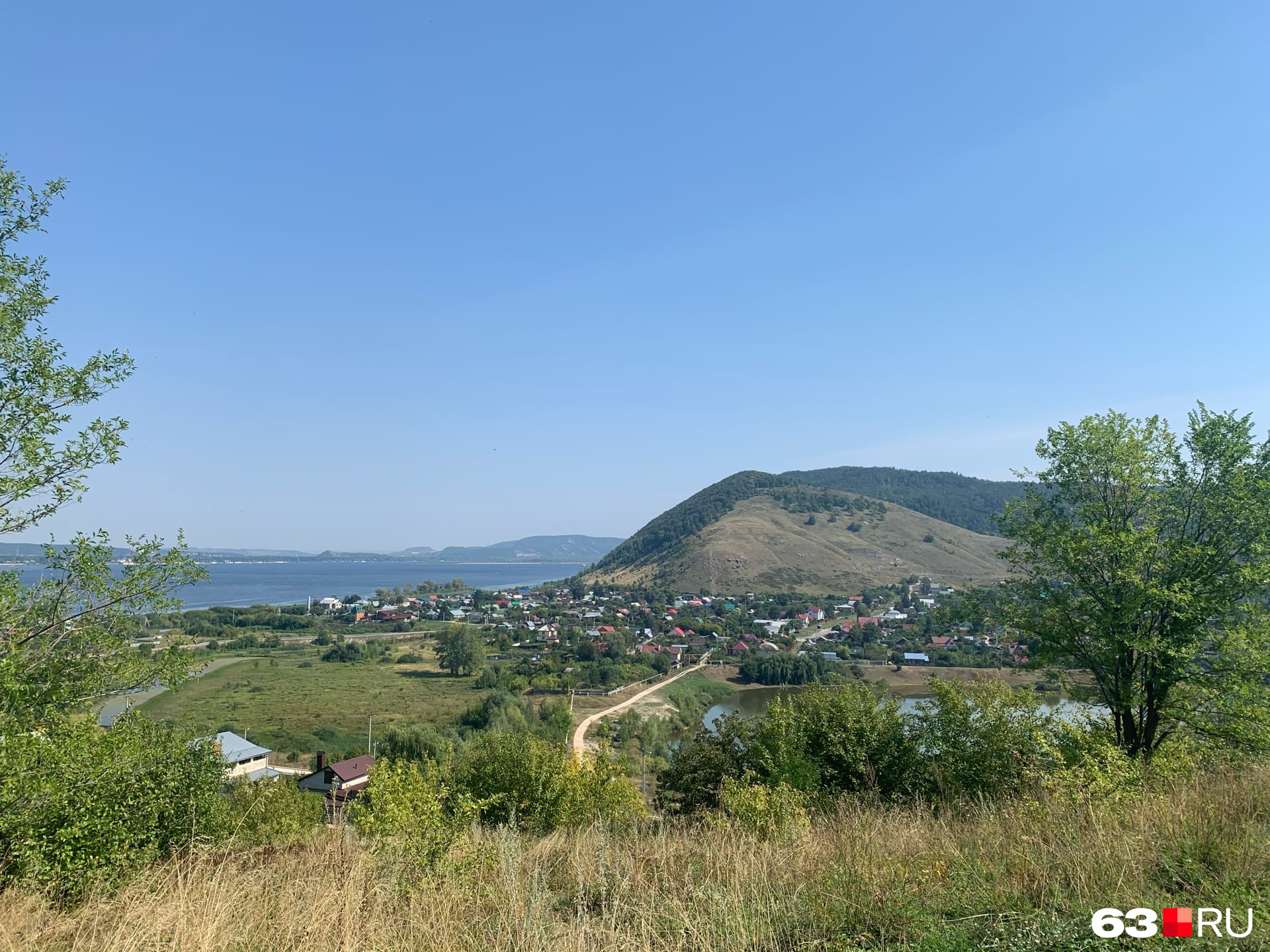 Вид на Монастырскую гору и село