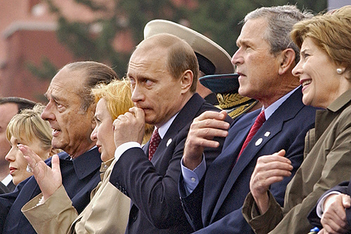 Владимир Путин и зарубежные гости на Красной площади 9 мая 2005 года