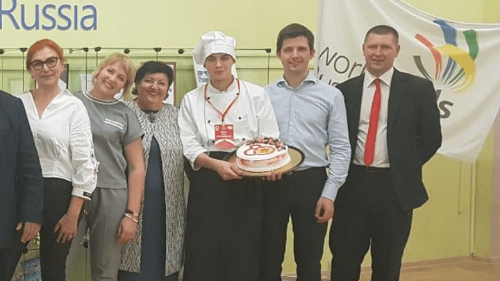 Повар из Челябинской области сделал для Мишустина торт и получил предложение о работе в Кремле