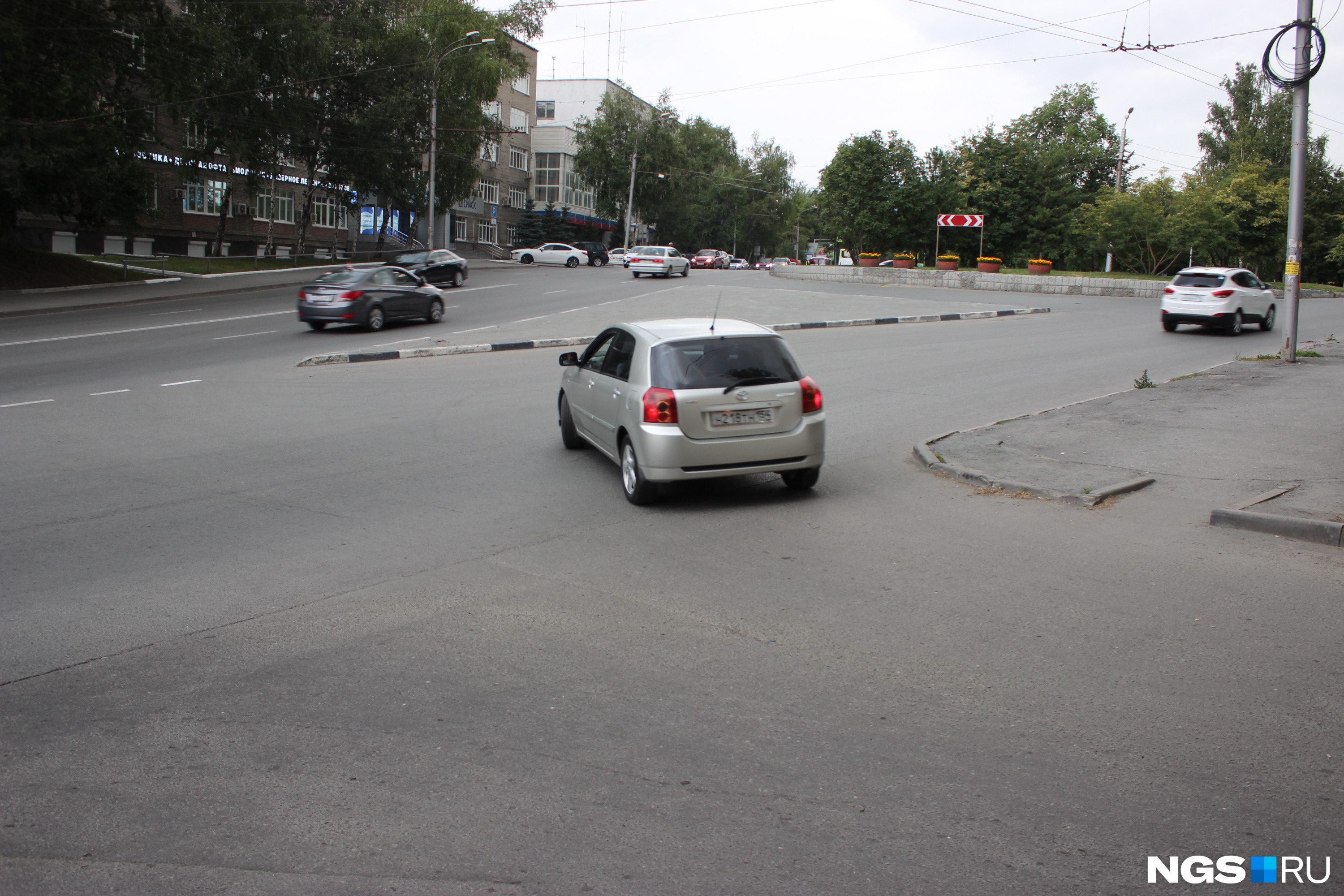 Самый глупый перекресток в Новосибирске, как ездить по Красному проспекту -  24 июля 2020 - НГС
