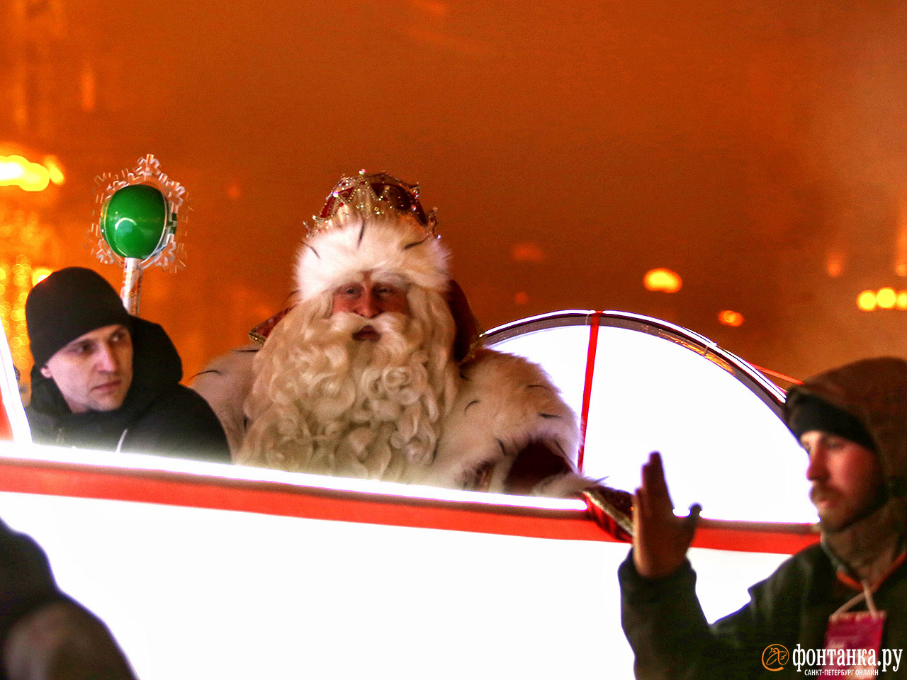 21 декабря 2019 года огни на ели на Дворцовой площади зажег главный Дед Мороз страны<br><br>автор фото Павел Каравашкин / «Фонтанка.ру»