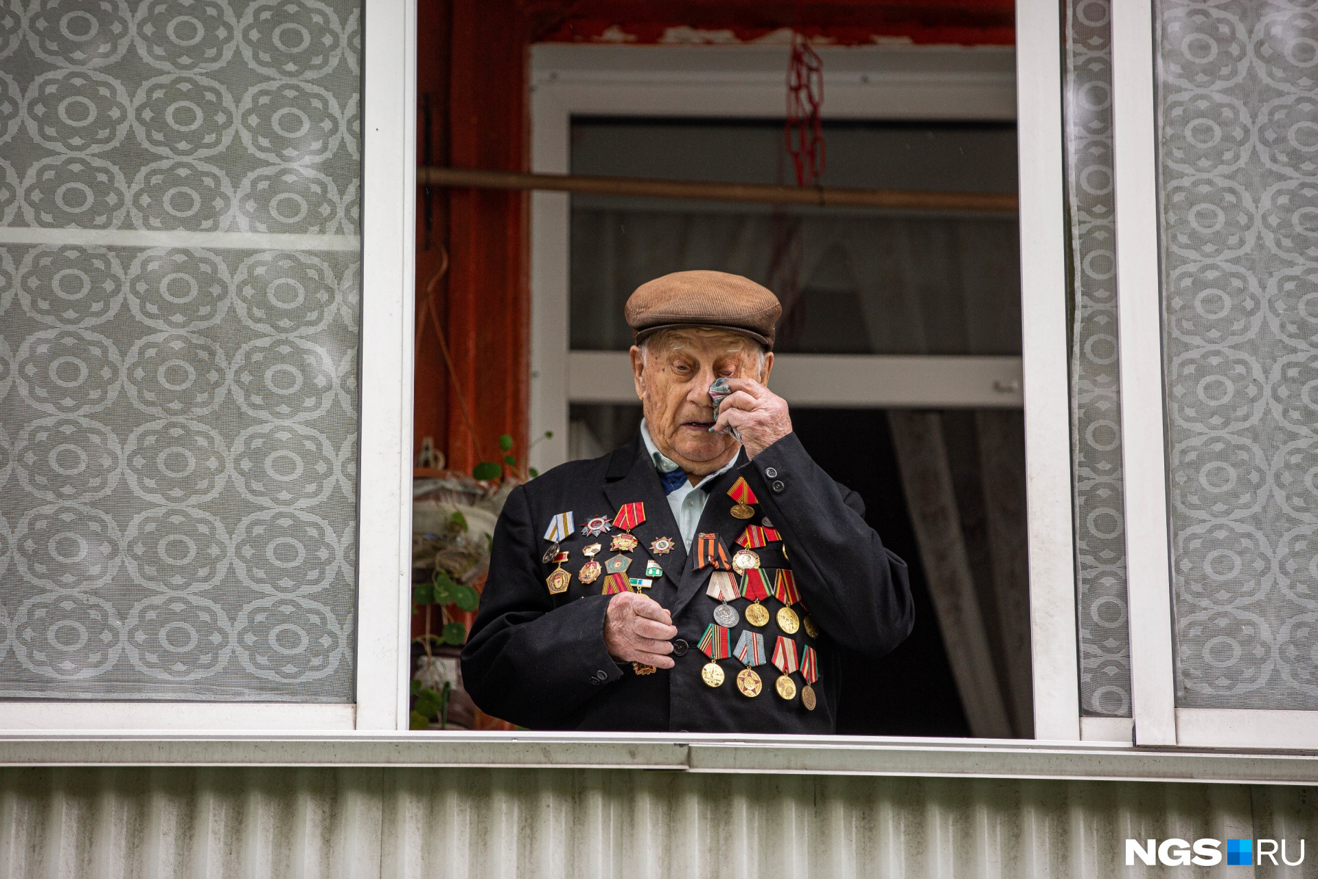 Сегодня ветераны буду смотреть концерты и принимать поздравления с балконов своих квартир Сегодня ветераны буду смотреть концерты и принимать поздравления с балконов своих квартир