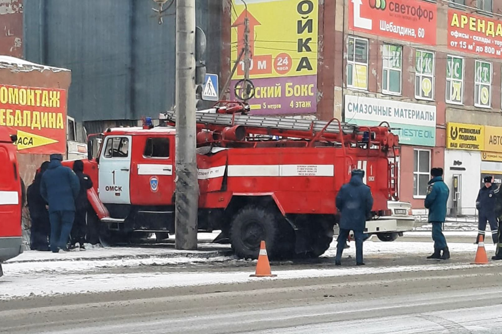 Аварийный омск. Авария с пожарной машиной в Омске. Пожарная машина Омск.