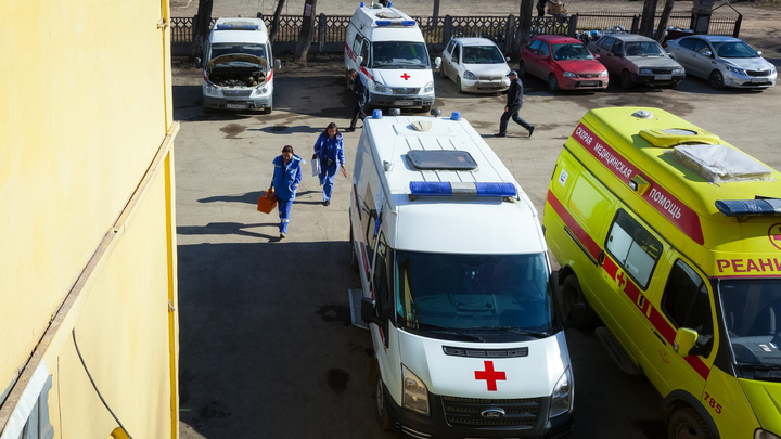 «Около пяти машин скорой работали на месте»: маршрутка с пассажирами протаранила столб в Челябинске