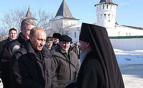 Владимир Путин в Кремле. Здесь его встретили местные власти