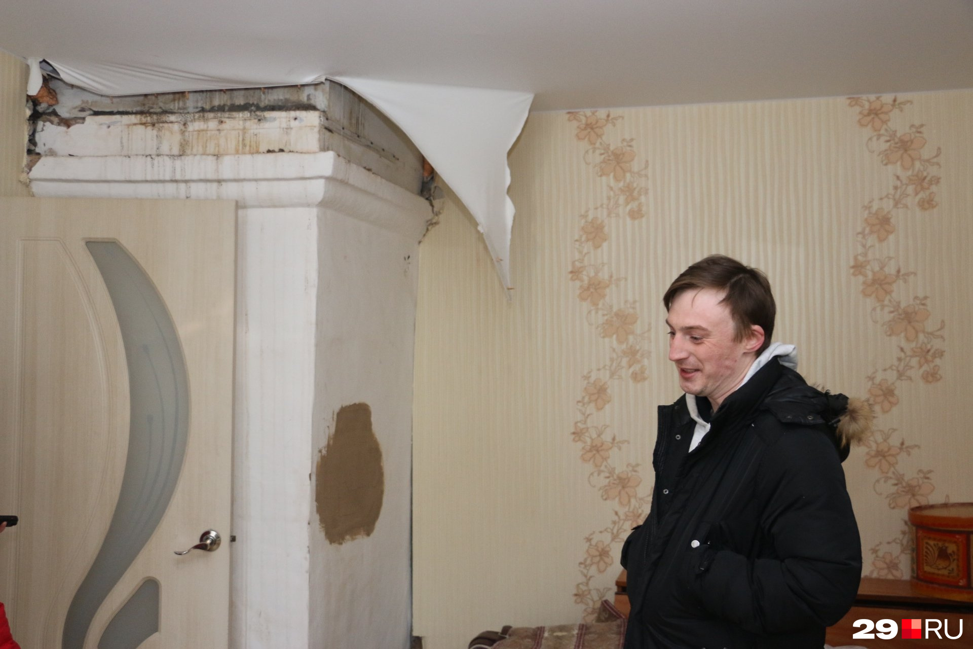Александр Храмов говорит, что дом медленно начал сходить со свай несколько лет назад Александр Храмов говорит, что дом медленно начал сходить со свай несколько лет назад
