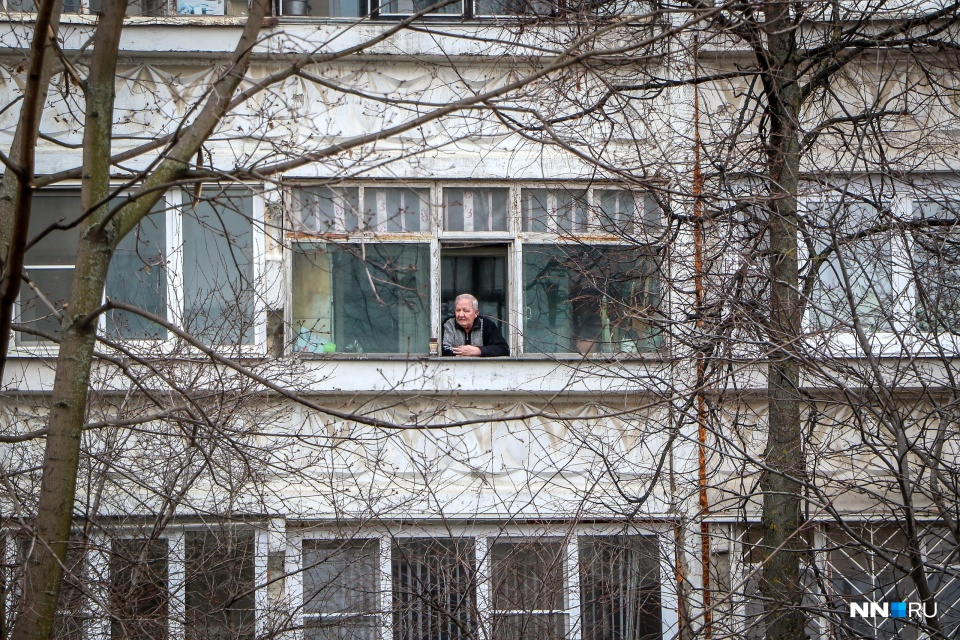 Сидя в четырех стенах, сложно не впасть в отчаяние. Но всё-таки возможно Сидя в четырех стенах, сложно не впасть в отчаяние. Но всё-таки возможно