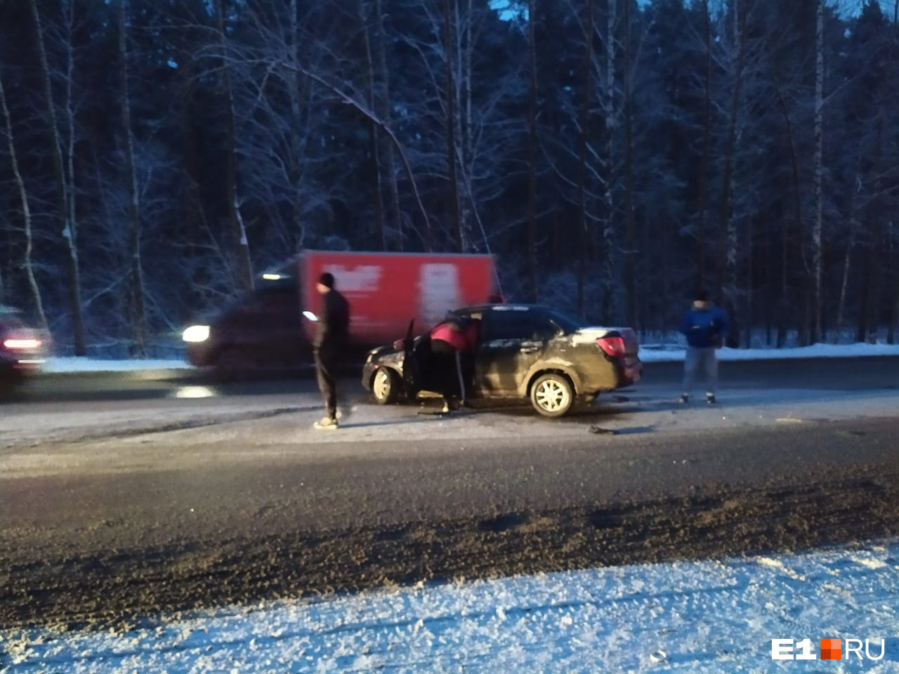 Екатеринбург березовский автобус 166. Авария Мурманское шоссе. ДТП на границе с Беларусью. Авария на Мурманском шоссе сильно. Курск Гомель автобус.