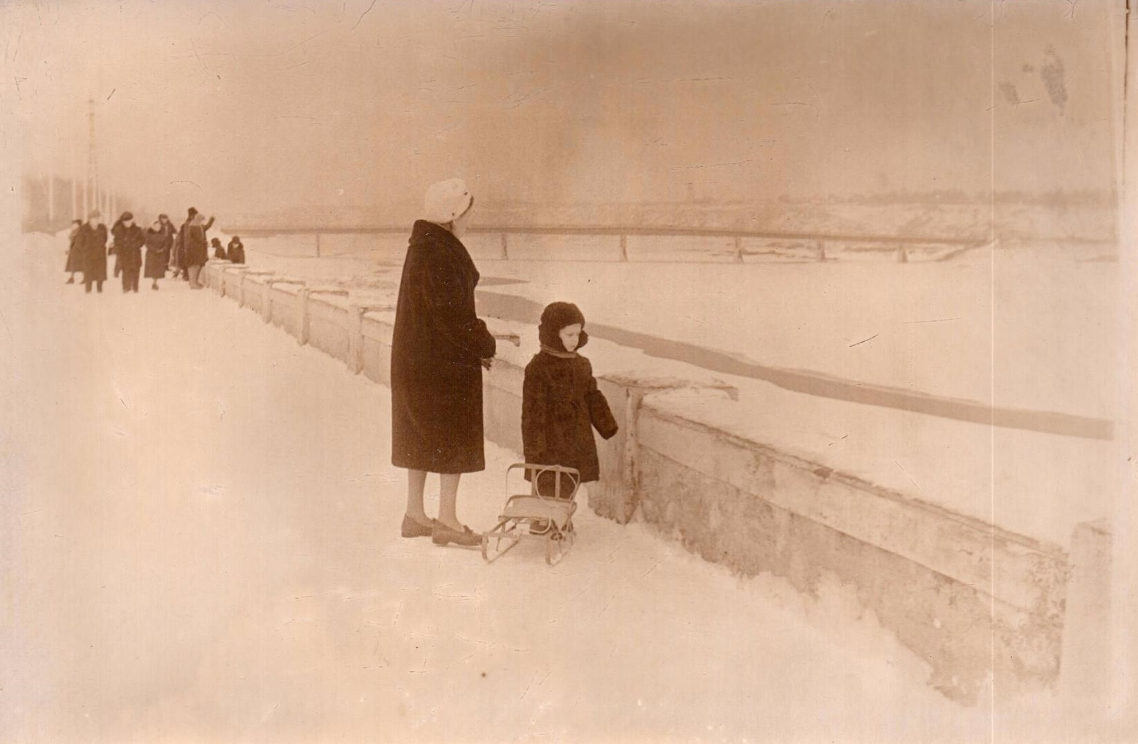 1960-е годы, Кемерово. Набережная Томи, левый берег. Из фотоальбома <nobr class="_">Е. Карева</nobr>. Фотография сделана его отцом