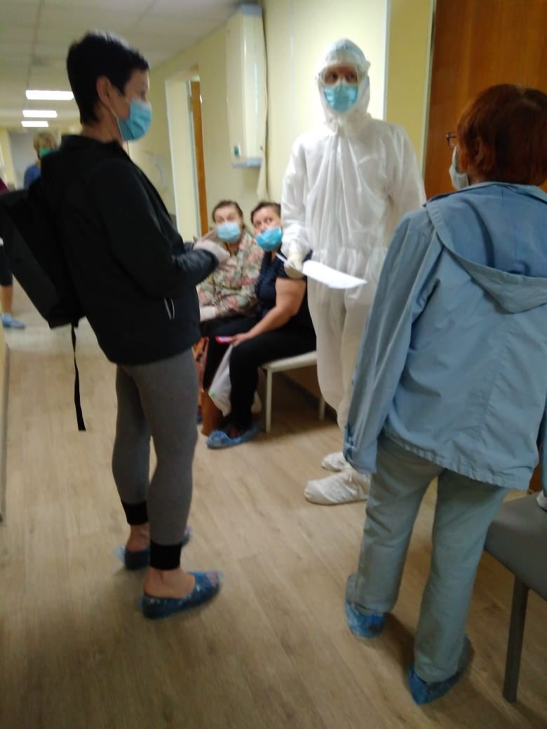 В КТ-центре люди дожидаются, когда освободятся места в больницах В КТ-центре люди дожидаются, когда освободятся места в больницах