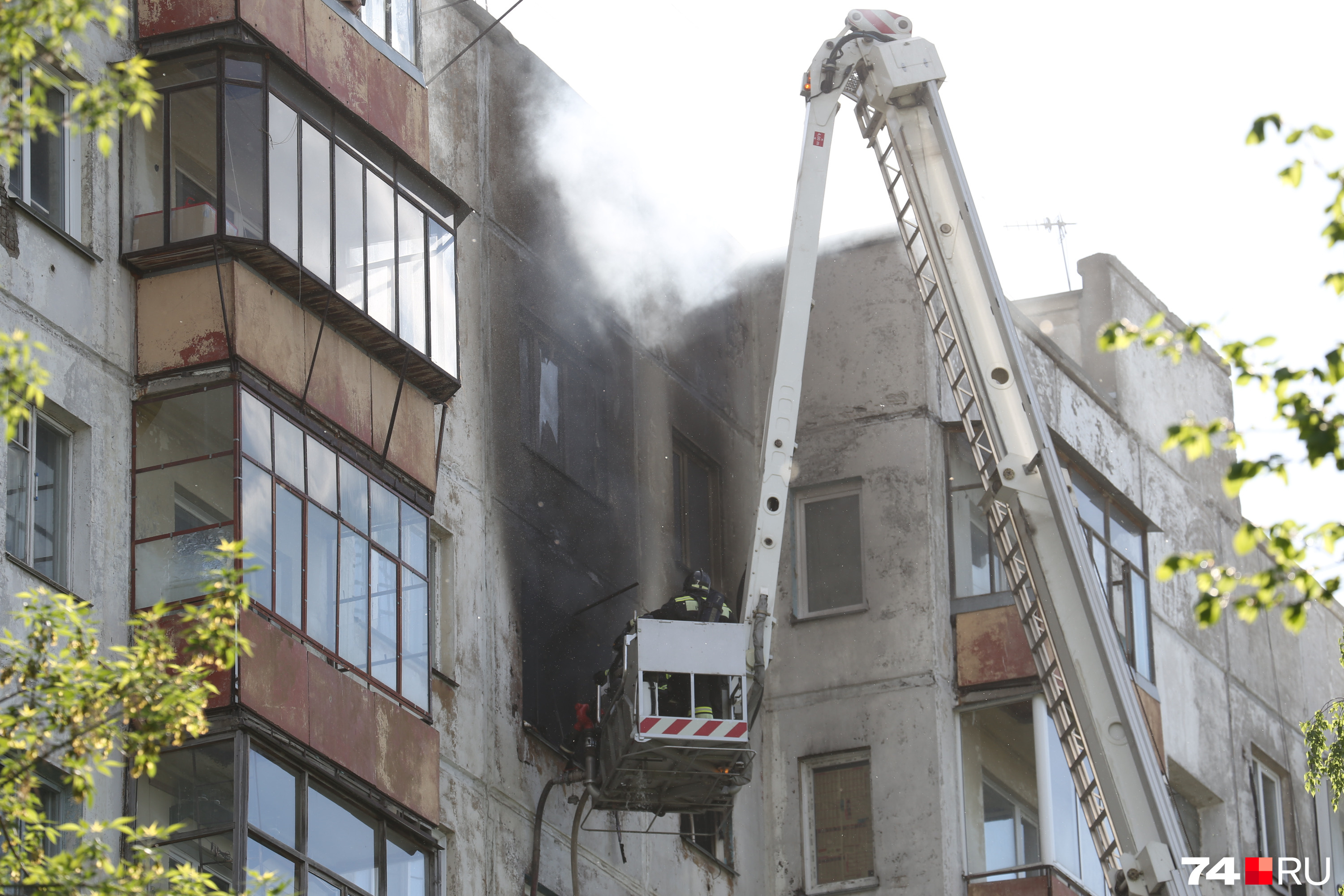 Квартира, на балконе которой началось возгорание, сильно пострадала