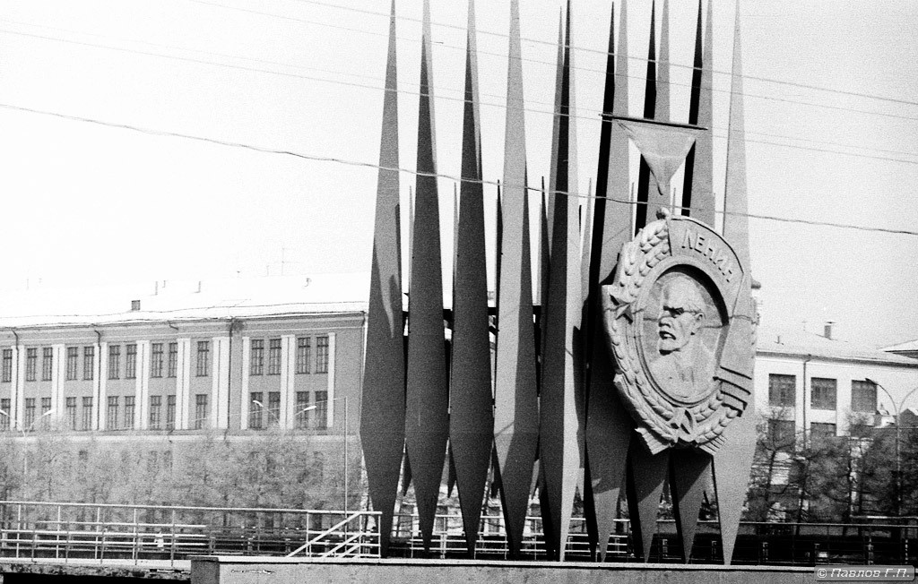 Краснознаменную группу должны вернуть на историческое место на Плотинке <a href="https://www.e1.ru/news/spool/news_id-69424936.html" class="_">уже в следующем году</a> Краснознаменную группу должны вернуть на историческое место на Плотинке <a href="https://www.e1.ru/news/spool/news_id-69424936.html" class="_">уже в следующем году</a>
