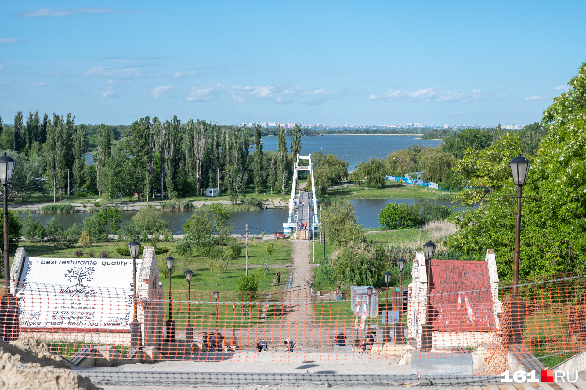 Вернемся к смотровой площадке. Сейчас на спуске к воде идет ремонт Вернемся к смотровой площадке. Сейчас на спуске к воде идет ремонт