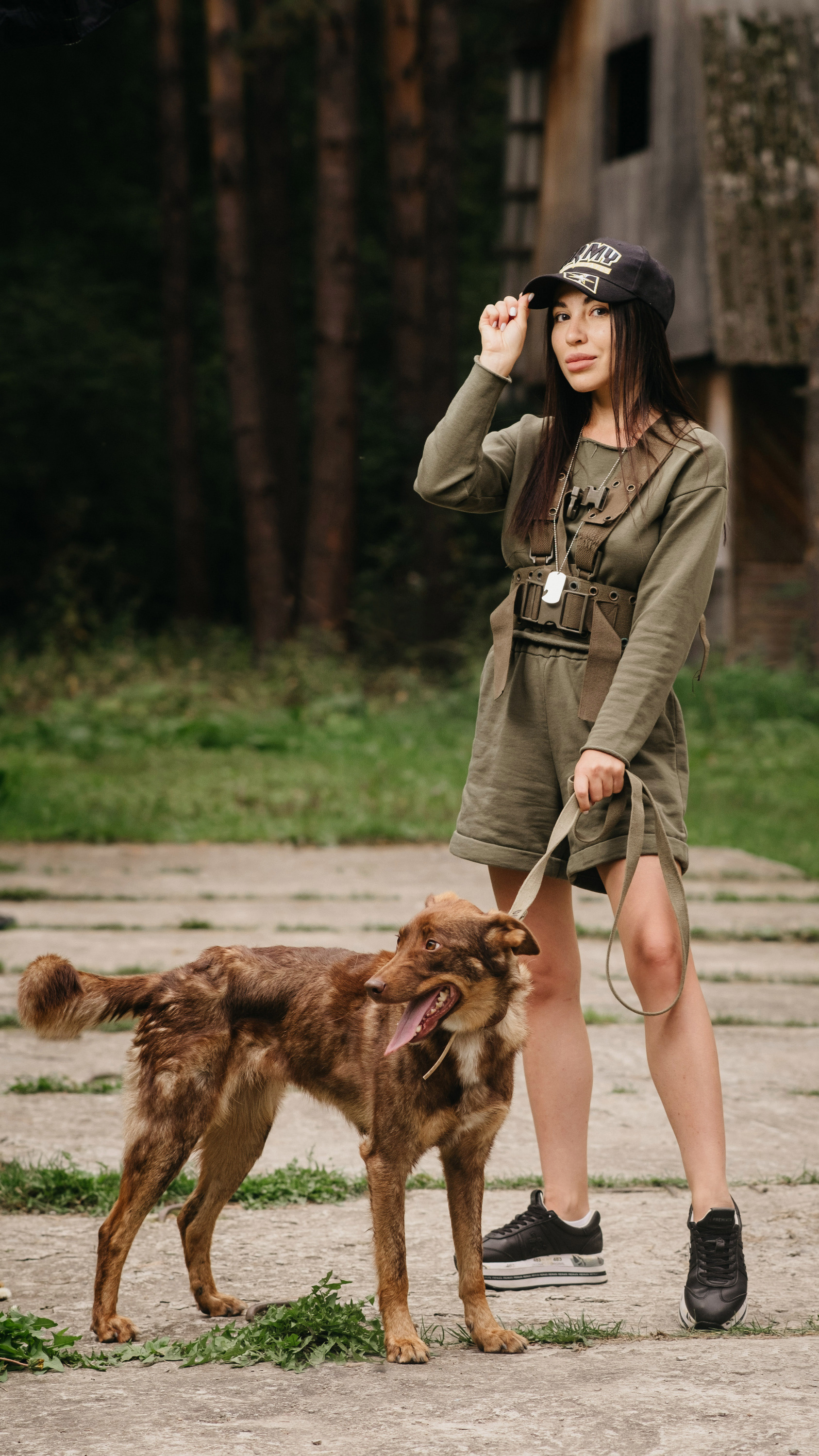 <!--[if !supportLists]-->Ведущая <!--[endif]-->Анна Авдеева с собакой по кличке Тирамису. Это очень добрая, весёлая, активная собака, поладит с детьми и другими животными
