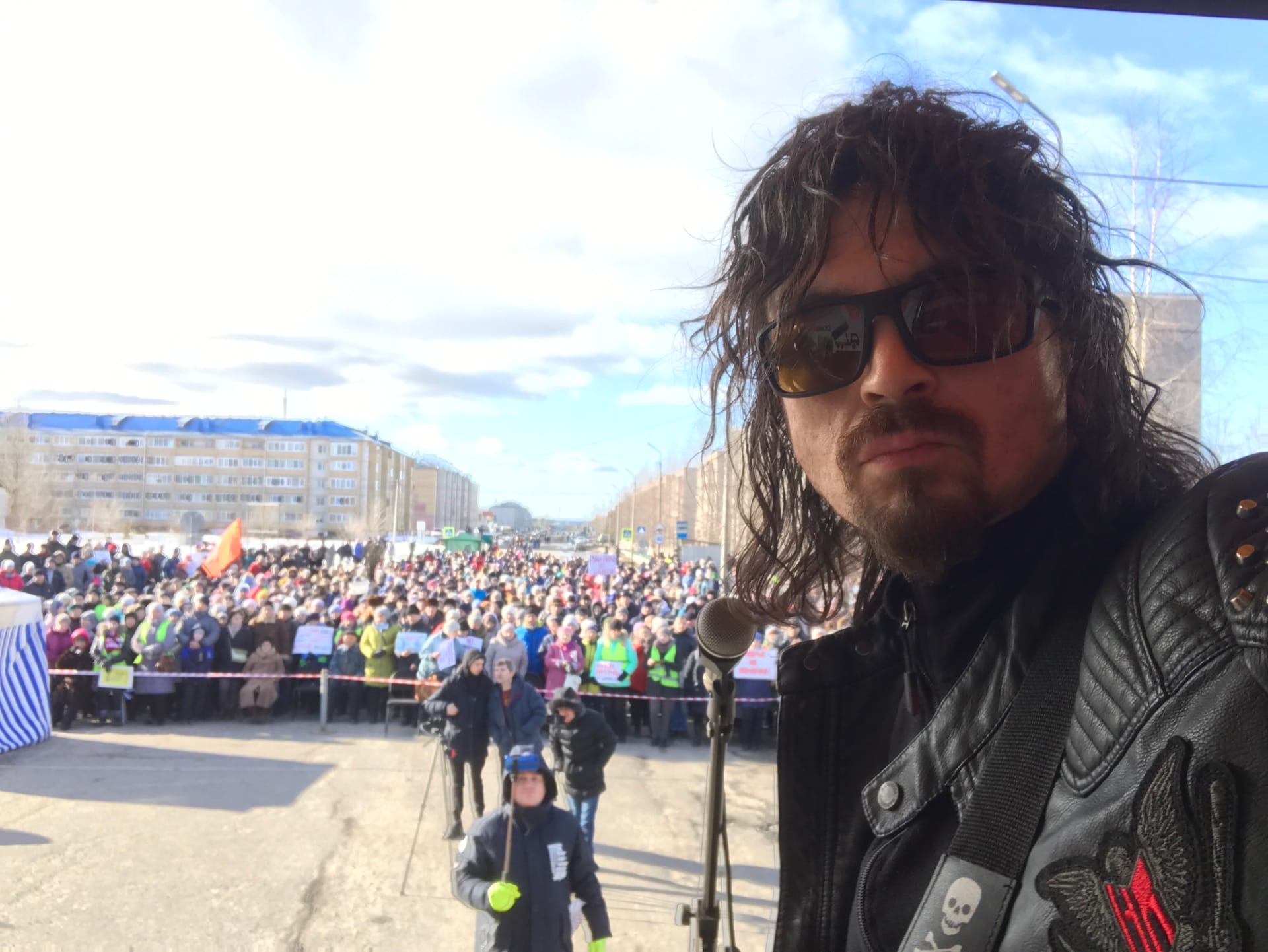 В Котласе на митинге перед собравшимися выступил музыкант Игорь Тальков-младший