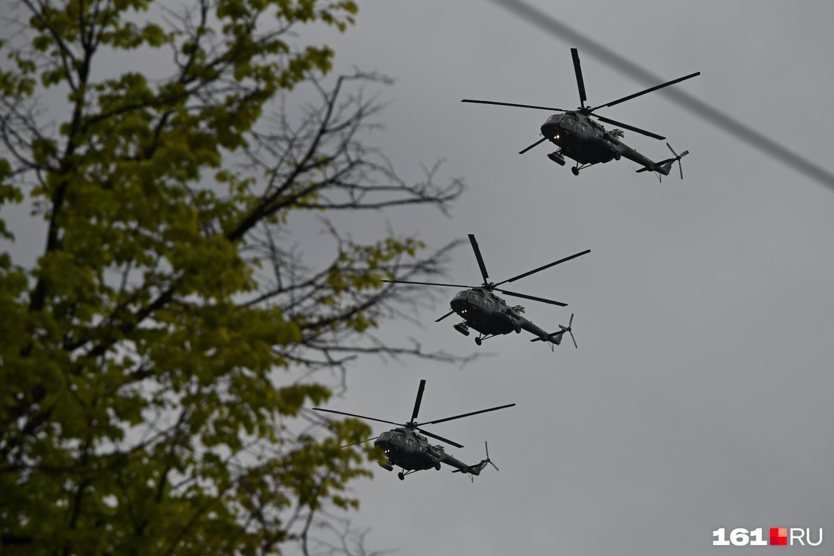 В небе над Ростовом летали не только самолеты, но и вертолеты