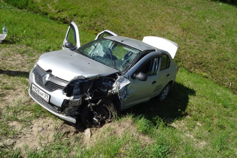 В автомобиле Renault тоже пострадал пассажир — 70-летний мужчина В автомобиле Renault тоже пострадал пассажир — 70-летний мужчина
