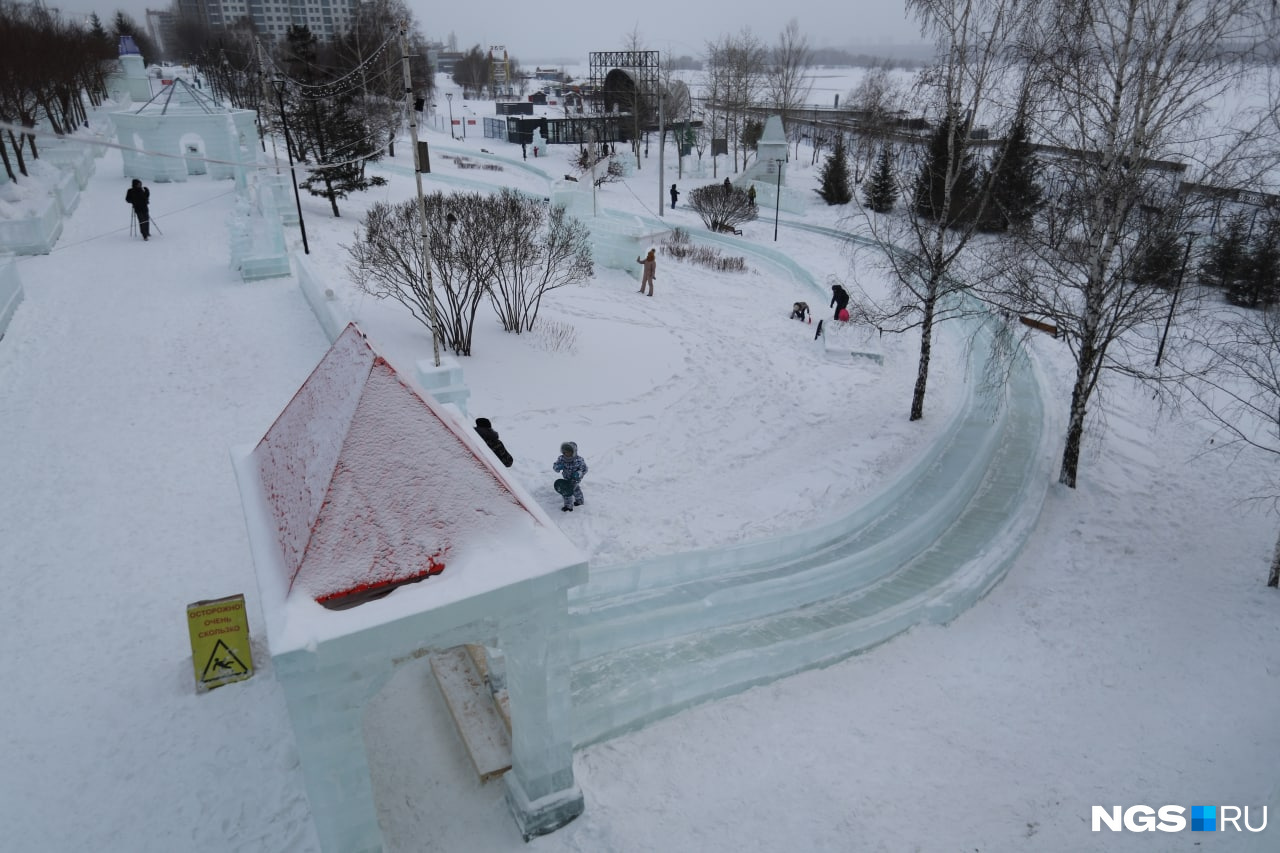 ледовый городок на набережной