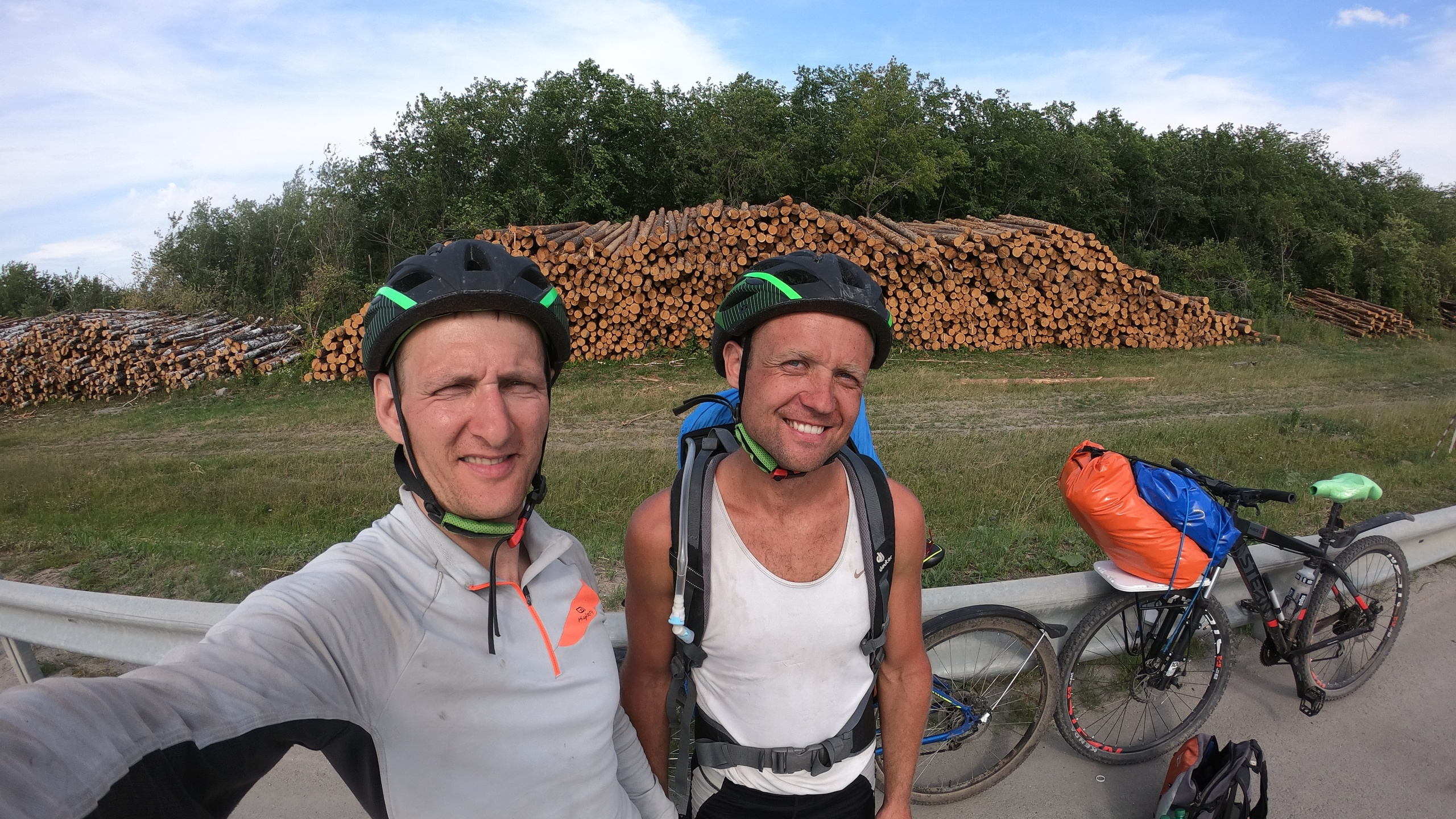 «На машине слишком скучно»: уралец проехал на велосипеде 230 км за день, добираясь до Тургояка