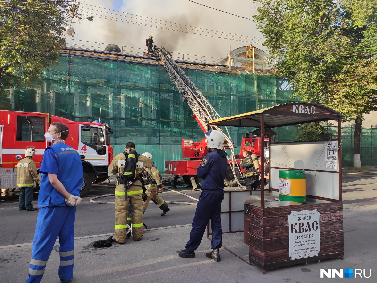 Улица Минина частично перекрыта пожарной техникой
