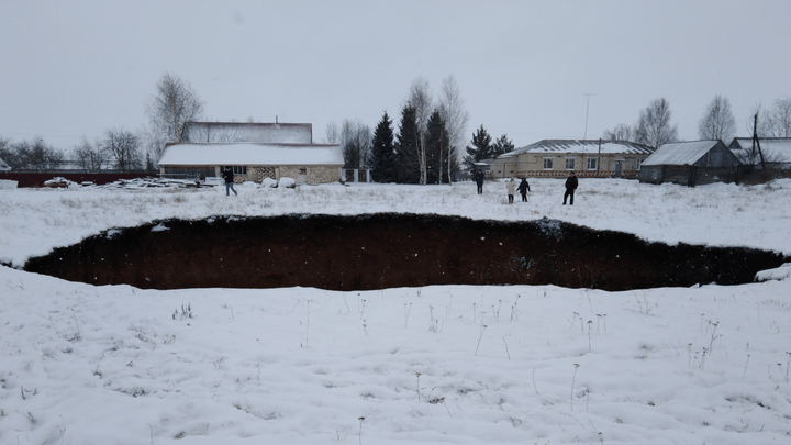 В Гагинском районе образовался 15-метровый карстовый провал, публикуем фото