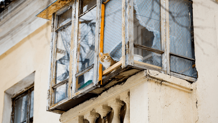 На самом деле он не ваш: что в Красноярске нельзя делать с балконом