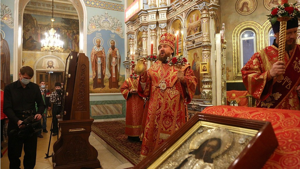 Роспотребнадзор ответил, ждать ли митрополиту Григорию наказания из-за массовых служб на Пасху