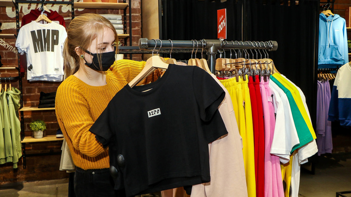 В нижегородских магазинах одежды снова заработали примерочные
