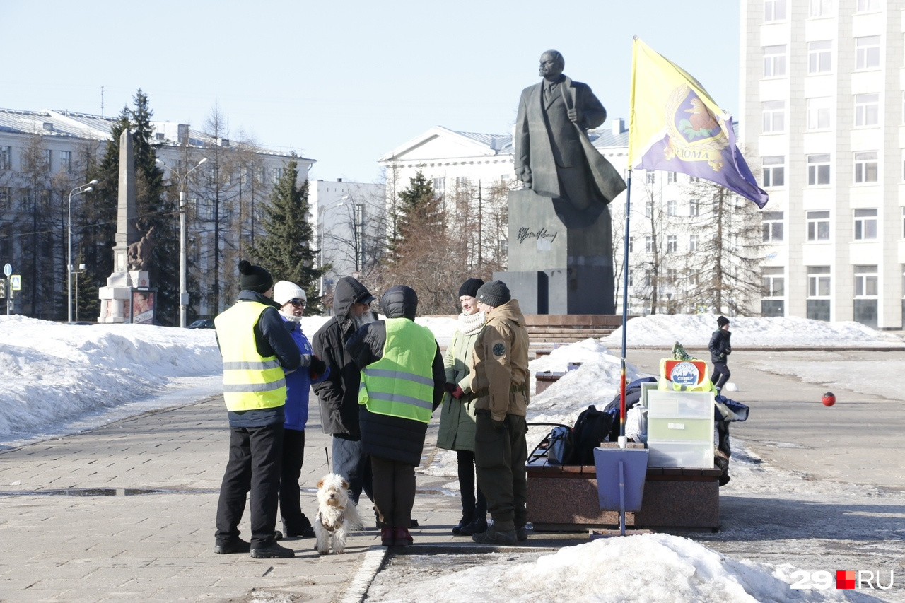 Участники бессрочной акции протеста в Архангельске пока что собираются на старом месте