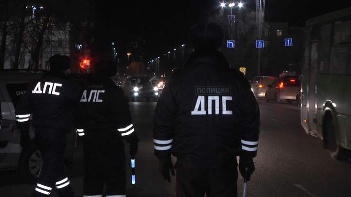 В Екатеринбурге сотрудники ГИБДД ловили таксистов-нелегалов
