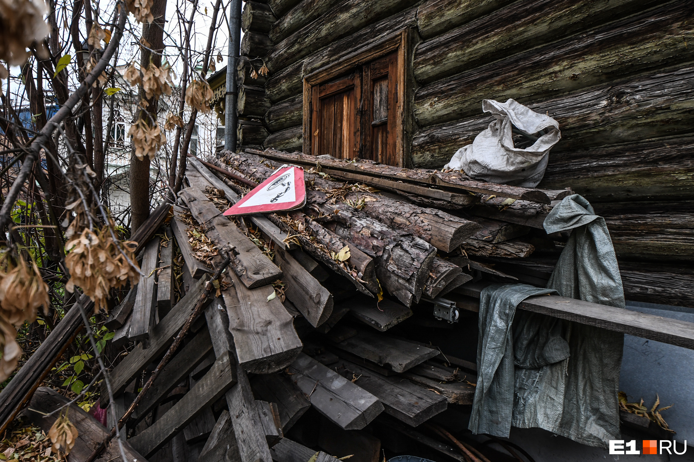 Эти дома — памятники деревянного зодчества