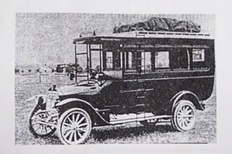 У первых автобусов Свердловска были колеса со спицами