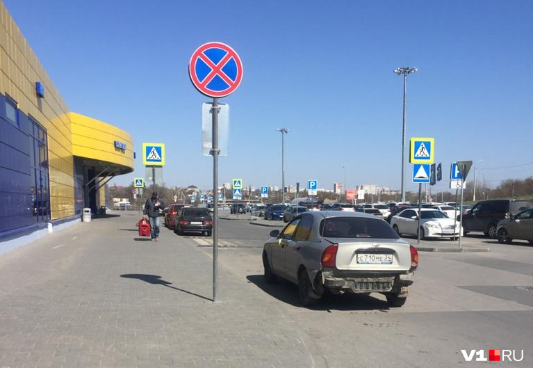 Зато сумки тащить недалеко Зато сумки тащить недалеко