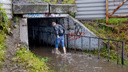 Тёмные воды: ярославцы вынуждены босиком добираться до дома через затопленный тоннель