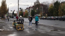 В Рыбинске на остановке, где бабушка сидела на своём табурете, пообещали поставить павильон