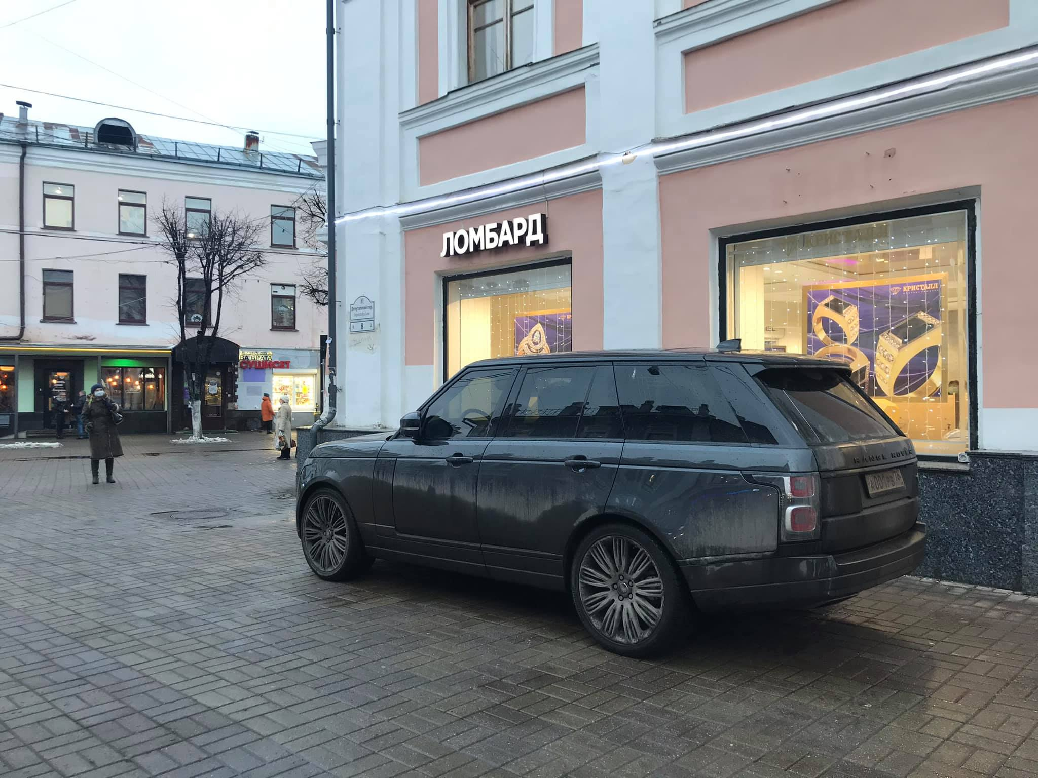 Пешеходная улица Кирова нередко подвергается наездам Пешеходная улица Кирова нередко подвергается наездам