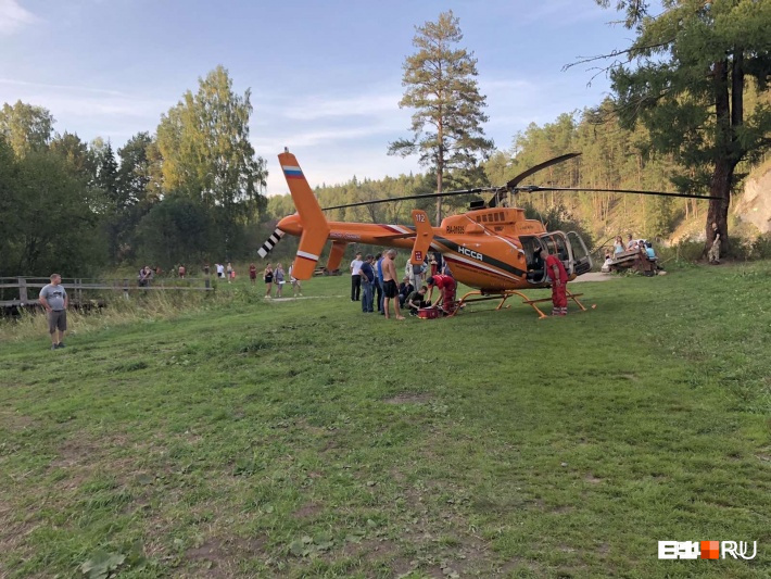 На этом вертолете Екатерину доставили в больницу<br>
