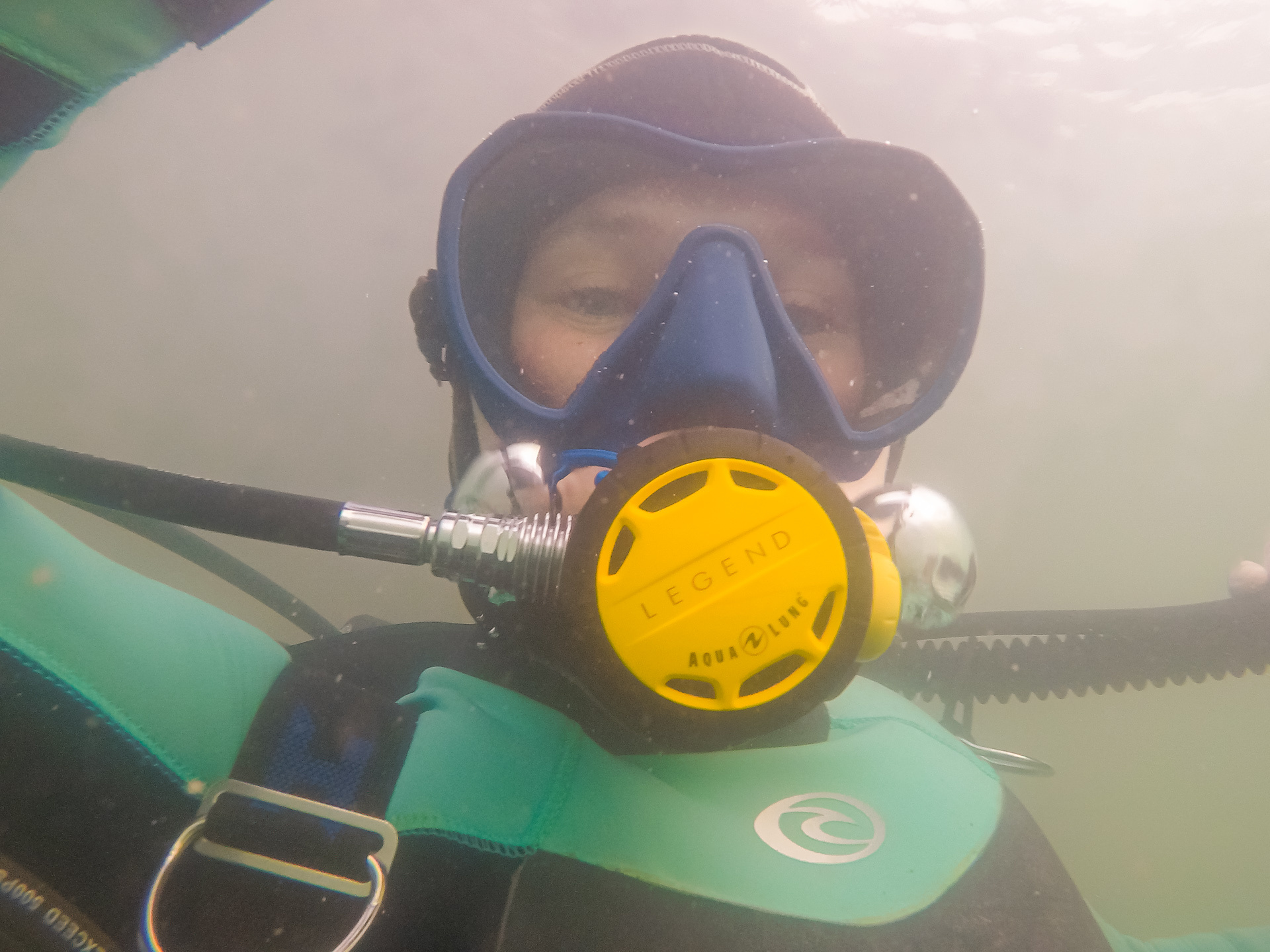 Наш корреспондент наконец расслабился под водой