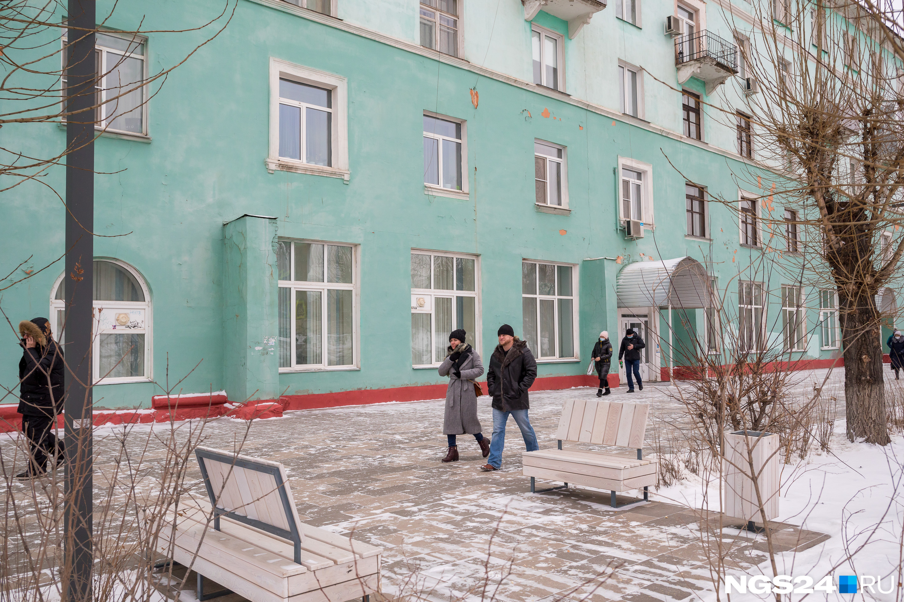 Фасады домов тоже нуждаются в ремонте Фасады домов тоже нуждаются в ремонте