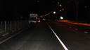 Смертельное ДТП на новосибирской трассе: грузовик влетел в пешеходное ограждение