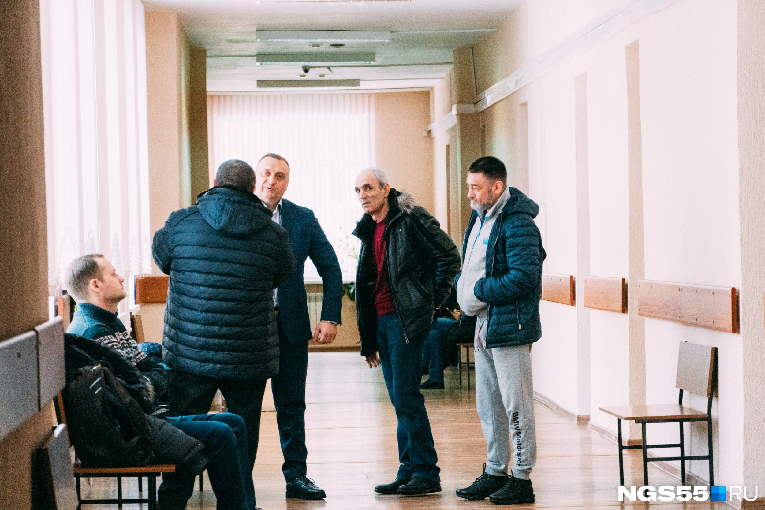 На финальной стадии дело Мацелевича не пользуется вниманием СМИ. В коридоре можно встретить разве что адвокатов и родственников подсудимых На финальной стадии дело Мацелевича не пользуется вниманием СМИ. В коридоре можно встретить разве что адвокатов и родственников подсудимых