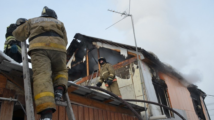 Двое мужчин сгорели в гаражном боксе в Сосновоборске