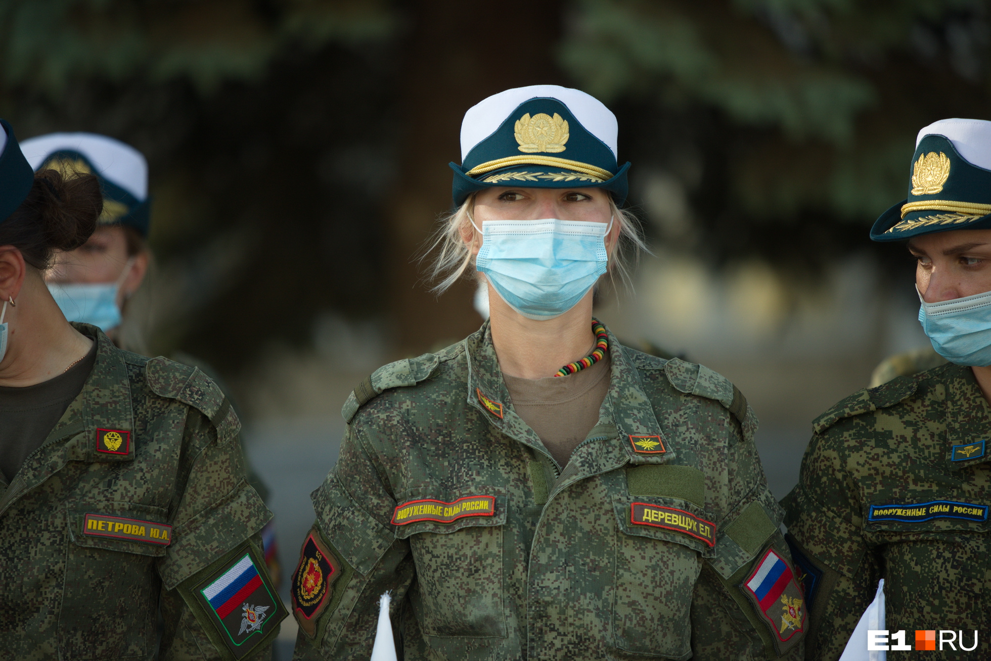 Единообразие едиинообразием, но яркую индивидуальность не спрячешь даже под военной формой Единообразие едиинообразием, но яркую индивидуальность не спрячешь даже под военной формой