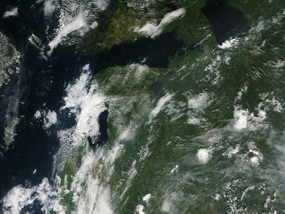На снимках NASA из космоса видно, как шёл дым: 7 августа 2010 года он покрывал лишь южные районы Ленинградской и Новгородской областей.
